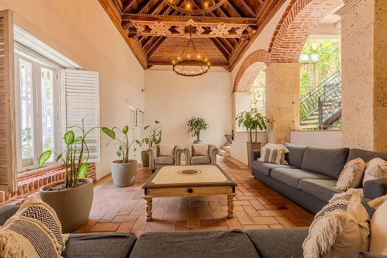 Casa de 5 Hab en la Ciudad Amurallada con Piscina