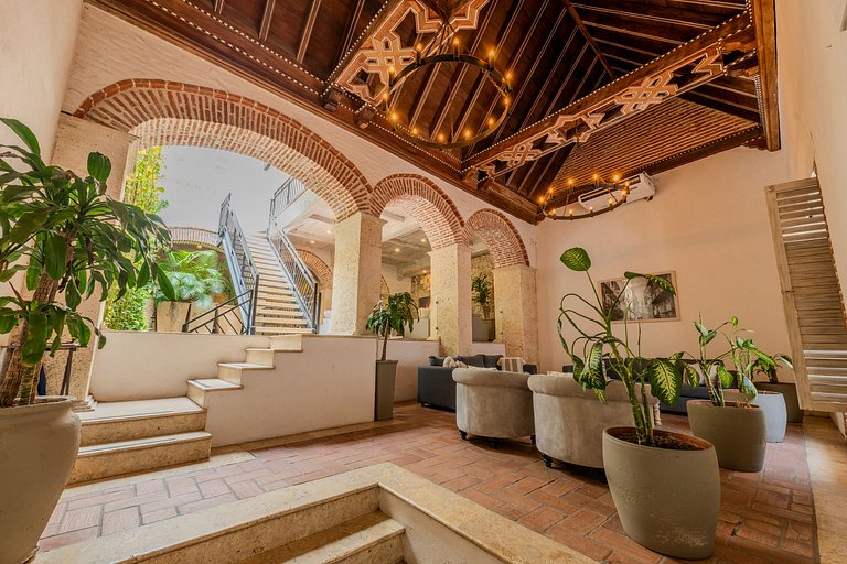 Casa de 5 Hab en la Ciudad Amurallada con Piscina