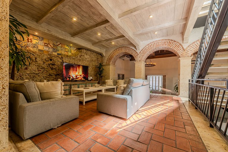 Casa de 5 Hab en la Ciudad Amurallada con Piscina