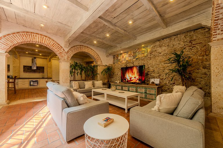 Casa de 5 Hab en la Ciudad Amurallada con Piscina