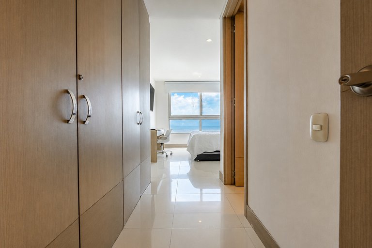 ¡Espectacular Apto Con Vista al Mar Piso 28!