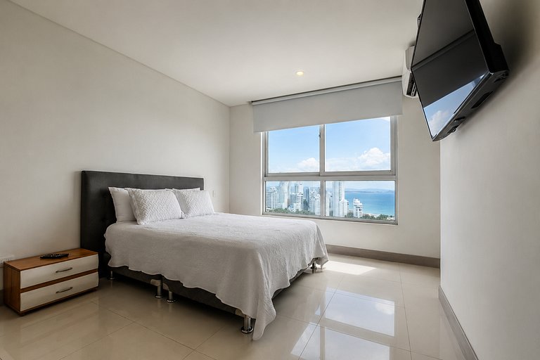 ¡Espectacular Apto Con Vista al Mar Piso 28!