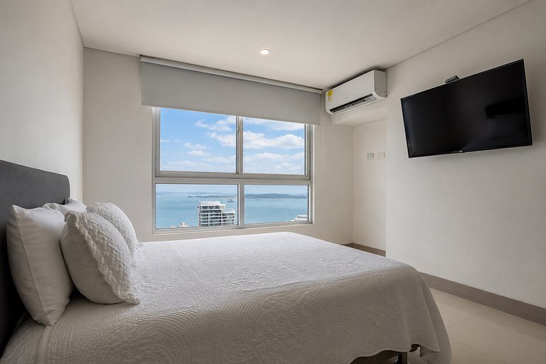 ¡Espectacular Apto Con Vista al Mar Piso 28!