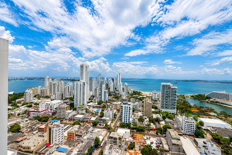 ¡Espectacular Apto Con Vista al Mar Piso 28!