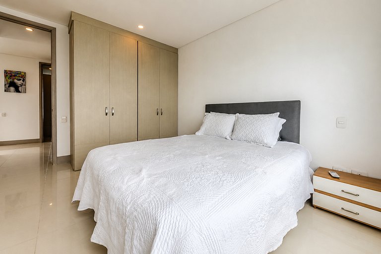 ¡Espectacular Apto Con Vista al Mar Piso 28!