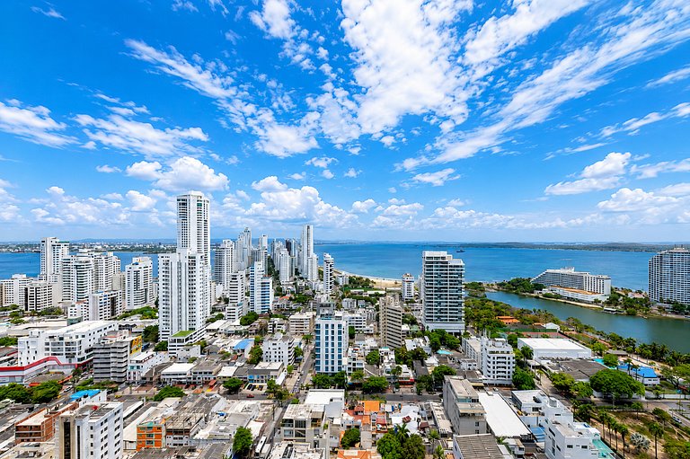 ¡Espectacular Apto Con Vista al Mar Piso 28!