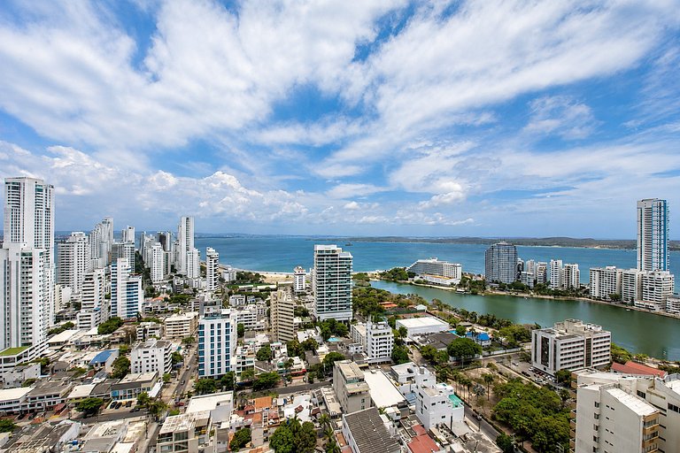 ¡Espectacular Apto Con Vista al Mar Piso 28!