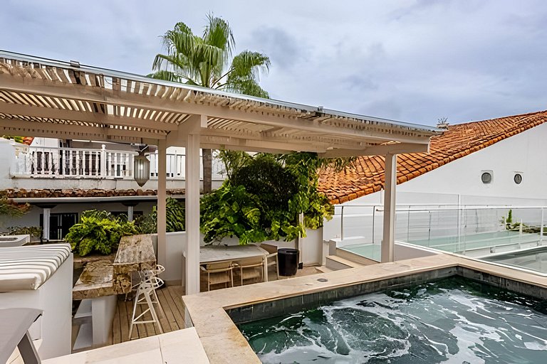 Ultra Luxury Rooftop Villa· Private Pool & Jacuzzi
