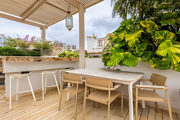 Ultra Luxury Rooftop Villa· Private Pool & Jacuzzi