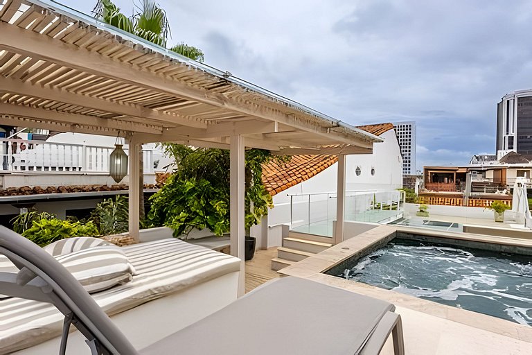 Ultra Luxury Rooftop Villa· Private Pool & Jacuzzi